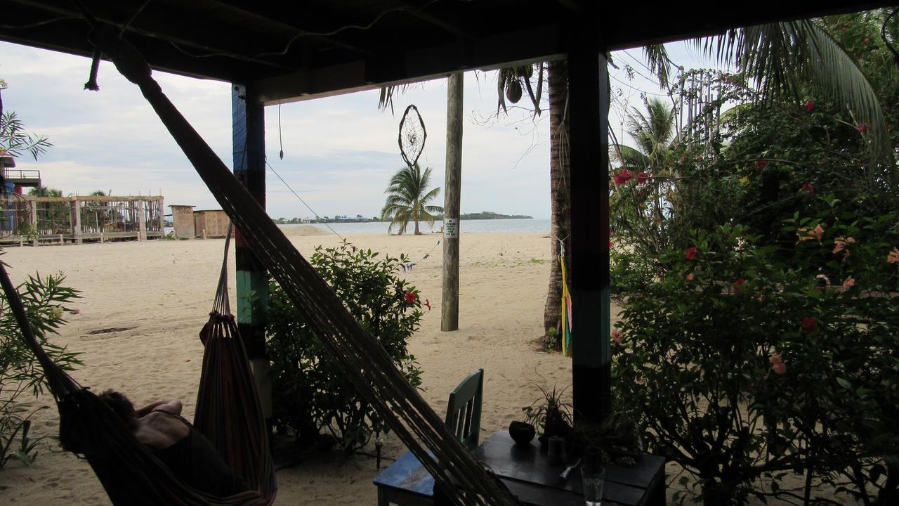 Anda Di Hows Hostel Placencia Exterior photo